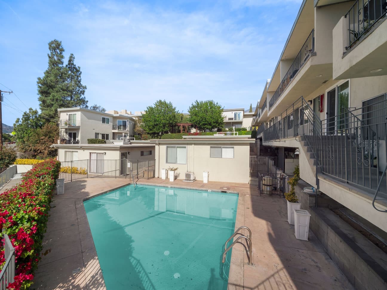 2841-2851-montrose-ave-glendale-ca-91214