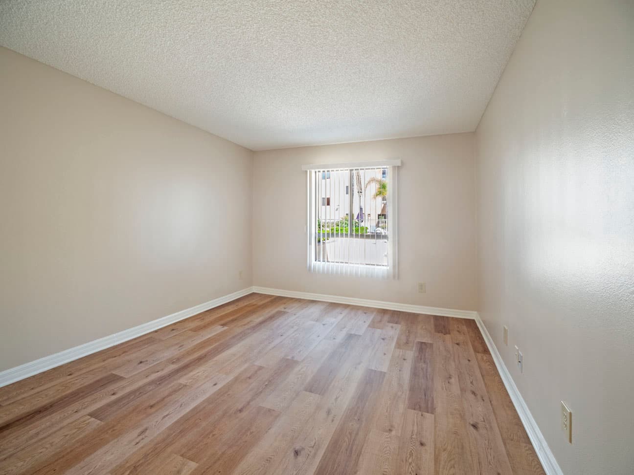 428-hawthorne-st-glendale-ca-91204